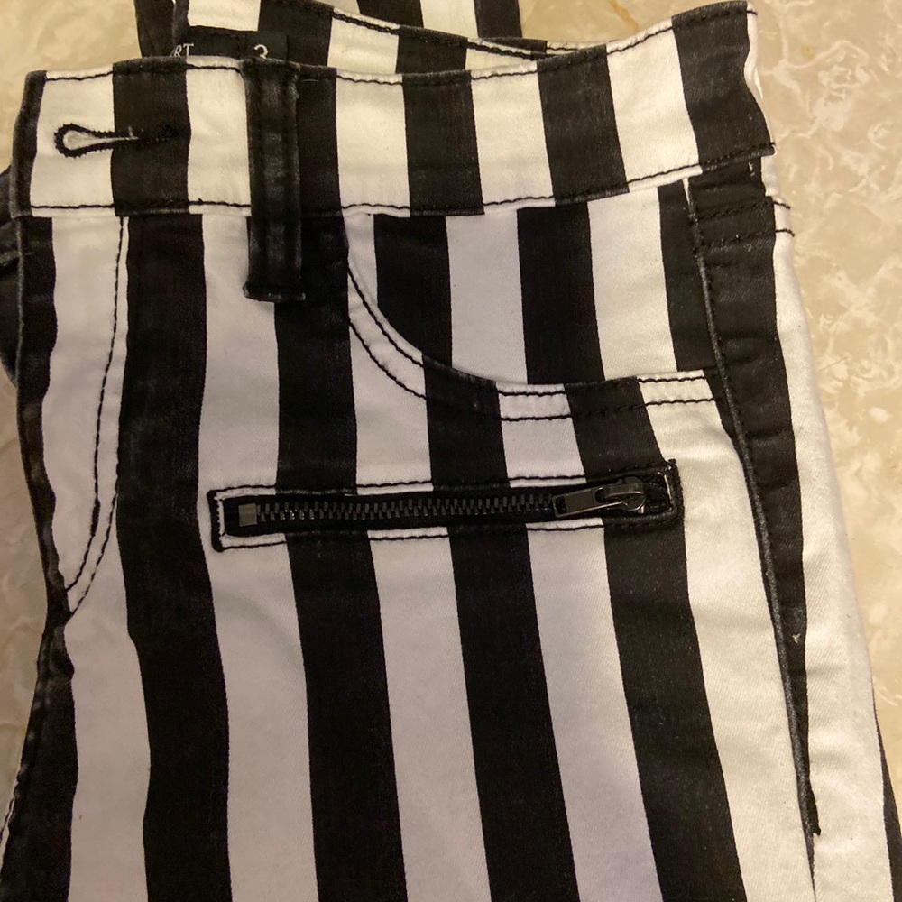 HOT TOPICS-Blackheart🌚🖤🎉💋 - Picture 3 of 10